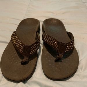 VIONIC..Rhinestones flip flops sandal Size 7.